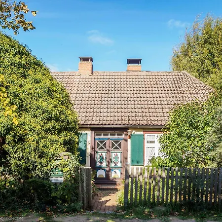 Altes Kapitaenshaeuschen Holiday home Prerow