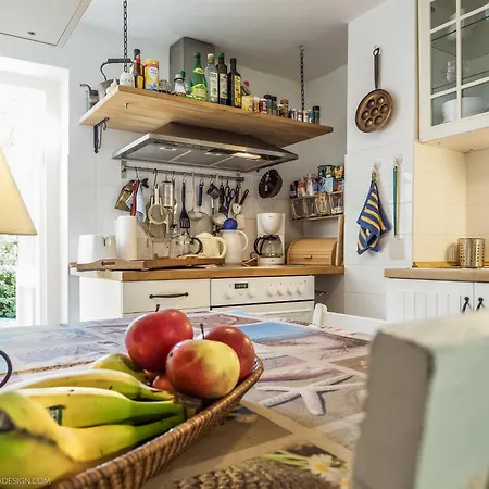 Holiday home Altes Kapitaenshaeuschen Prerow