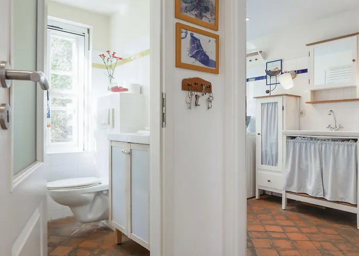 Holiday home Altes Kapitaenshaeuschen Prerow