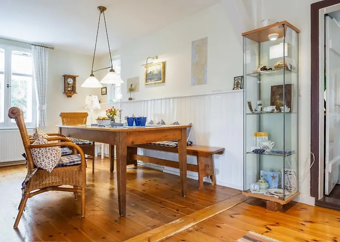 Altes Kapitaenshaeuschen * Prerow