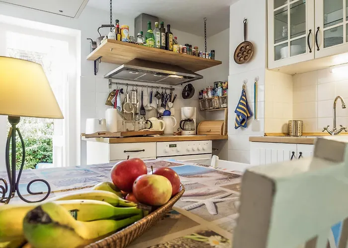 Holiday home Altes Kapitaenshaeuschen Prerow